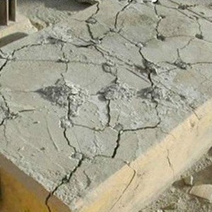 Base de concreto demolida a frio com argamassa expansiva